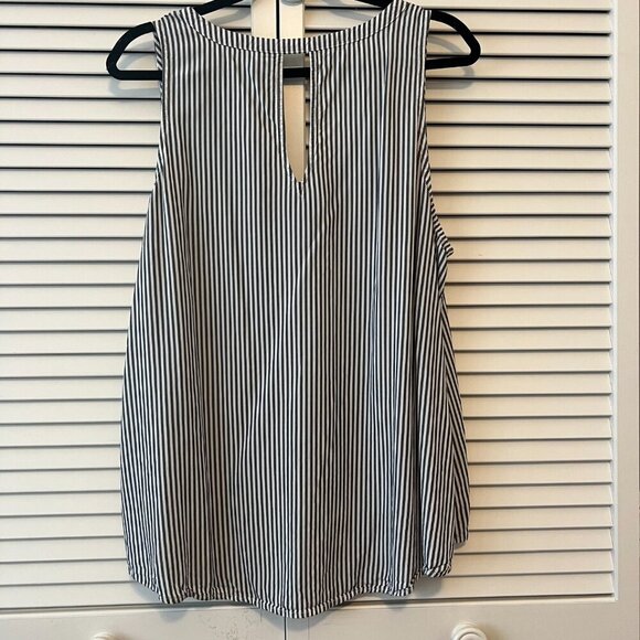 Old Navy Pinstriped Sleeveless Top Size XL - Picture 2 of 6